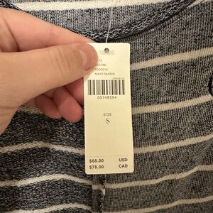 Womens anthropolgie top size small, NWT